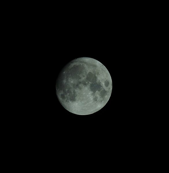 AE02.jpg - Door de maan iets onder te belichten komen de details op het maan oppervlak veel duidelijker uit.