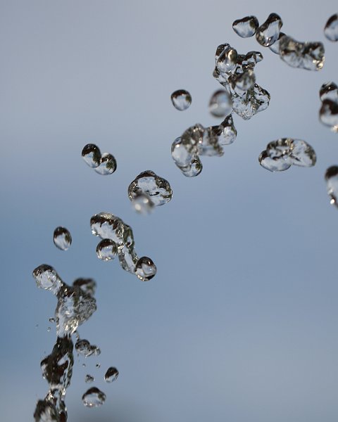 AN01.JPG - Heel mooi die in de lucht hangende druppels! Door de heel korte sluitertijd goed bevroren.