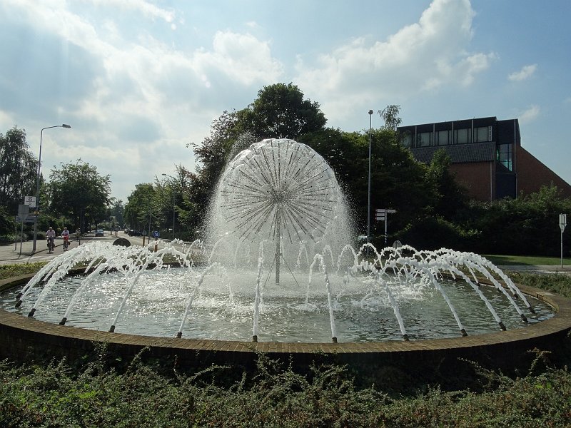 AH03.jpg - Een totaal overzicht van de fontein.