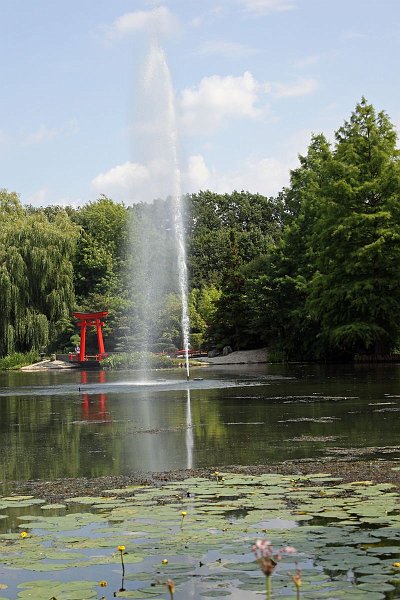 AK02.jpg - Zie commentaar bij de vorige foto. Het lijkt overigens of bij deze fontein de horizon niet helemaal recht staat.