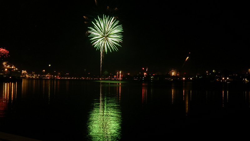 AN01.JPG - Vuurwerk aan het water blijft extra mooi.