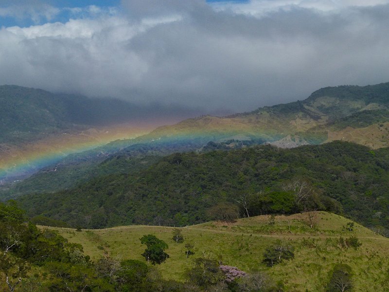 AA03.jpg - Een hele mooie regenboog. Goed belicht en goed van kleur.