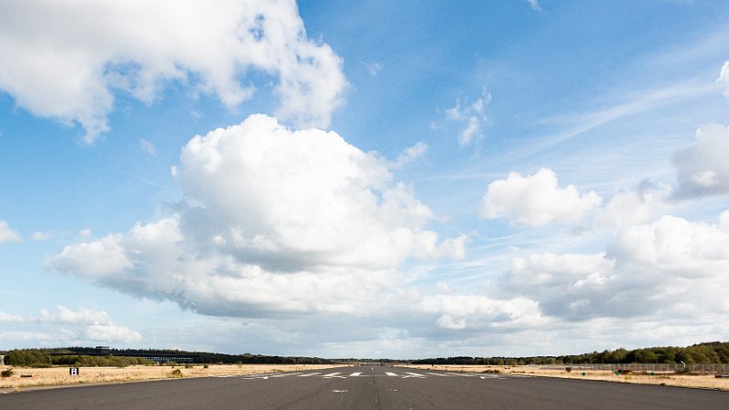 AB01.jpg - Ik zou hem ongeveer een belichtingscorrectie van -0.7 hebben gegeven om de lichte partijen van de wolken net iets doortekender te maken.