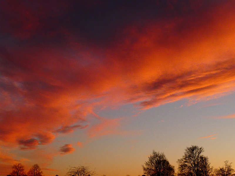 AE02.JPG - Ook deze lucht is door de bewuste onderbelichting net wat sprekender geworden.