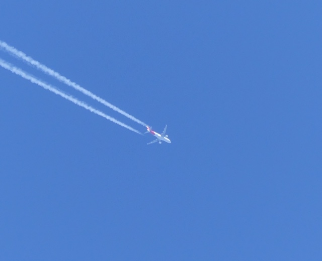 AJ01.jpg - Hier zou ik de camera zo hebben gedraaid dat de twee strepen uit de linkerbovenhoek kwamen. Dit soort foto's vraagt om een zekere symmetrie.