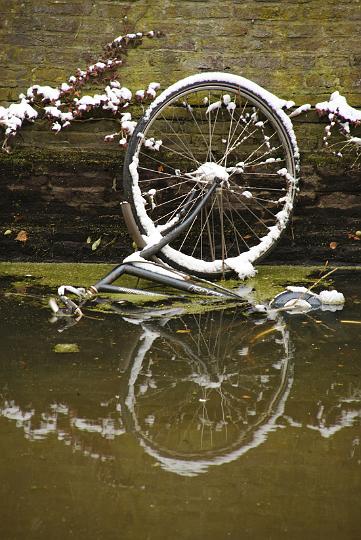 AF01.JPG - Mooi die sneeuw en de reflectie in het water! Goede uitsnede ook.