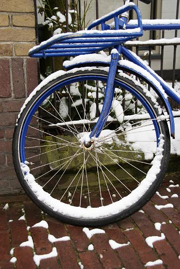 AF02.JPG - Precies op het goede moment op pad met de camera. Die sneeuw blijft soms maar heel kort liggen op dit soort plaatsen.