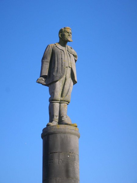 AA03.jpg - Goede belichting en scherpte. Doordat het beeld niet al te donker is komt de blauwe lucht er extra goed uit.