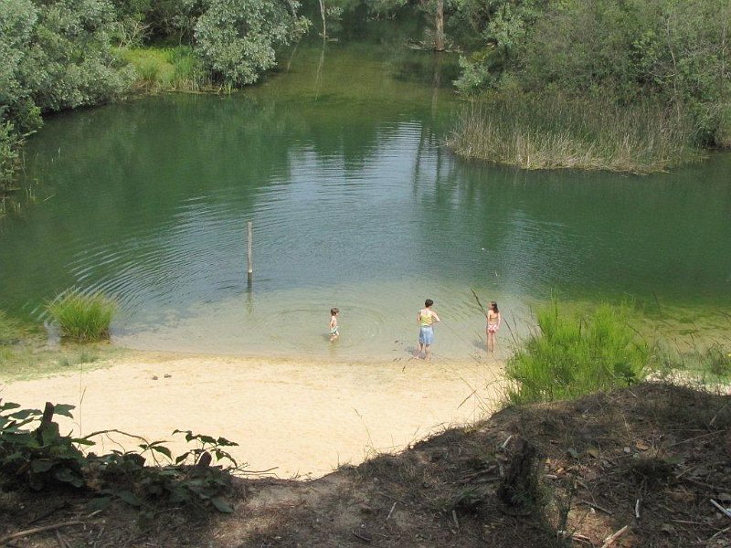 AB02.jpg - Bij warm weer altijd weer veel waterpret. Helaas ook hier geen camera informatie.