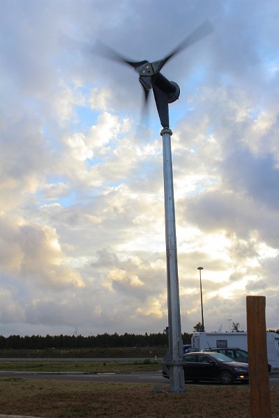 AR02.jpg - Jammer dat ook bij deze foto de camera gegevens ontbreken. Goede scherpte en belichting. Alleen jammer dat de windmolen niet recht staat.