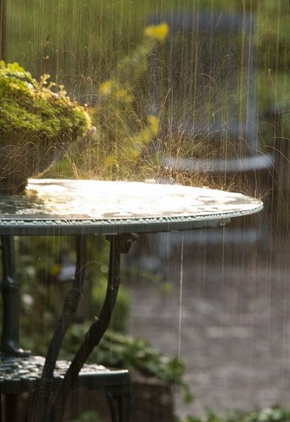 AH02.JPG - Leuk is bij deze serie van 3 foto's wat het effect van de verschillende sluitertijden op de regen is.