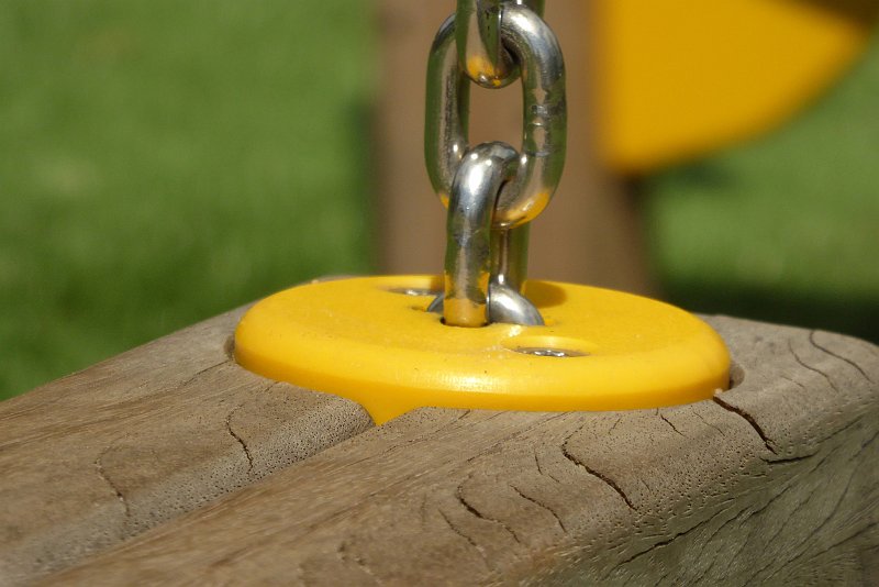 AB02.jpg - Ook weer mooi zo'n geisoleerd stukje detail. Hier is het alleen jammer dat er voldoende scherptediepte voor de ketting zit (zie de details in het hout van de balk) maar dat de ketting zelf net niet meer scherp is.