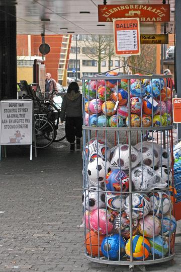 AC02.JPG - Winkelcentrum de Hamershof. Goed belicht.