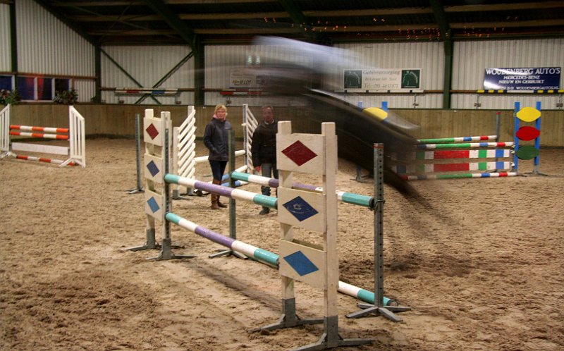 AD01.jpg - Mooi die onscherpe streep van het paard in de sprong.