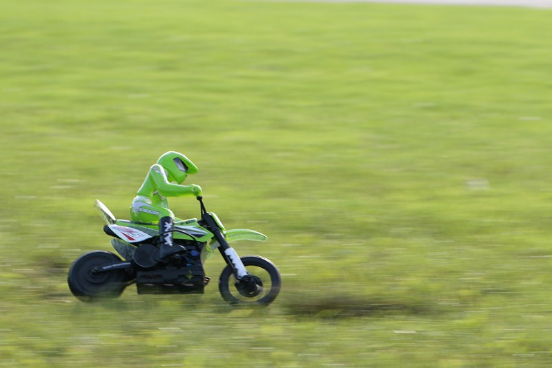 AF03.jpg - Heel goed mee bewogen. Zo'n kleine radiografisch bestuurde motor is niet makkelijk goed te volgen.