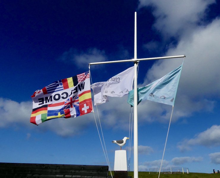 AD01.jpg - Haarscherp de wapperende vlaggen ook hier weer door een hele korte sluitertijd.