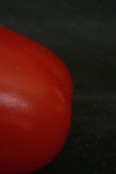 AJ03.jpg - Mooi en tegelijkertijd suggestief deze uitsnede van die tomaat.