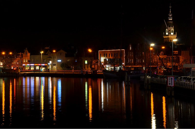 AS03.JPG - Een avondopname met licht en water doet het altijd goed als het gaat om spieglbeeld.