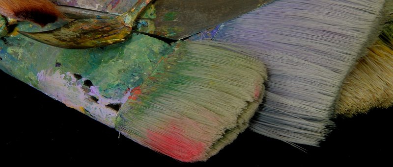 AB01.jpg - Leuk dat diverse fotografen ook de penselen, kwasten en potloden van de kunstenaar als gereedschap hebben ingestuurd. Mooie belichting en scherpte.