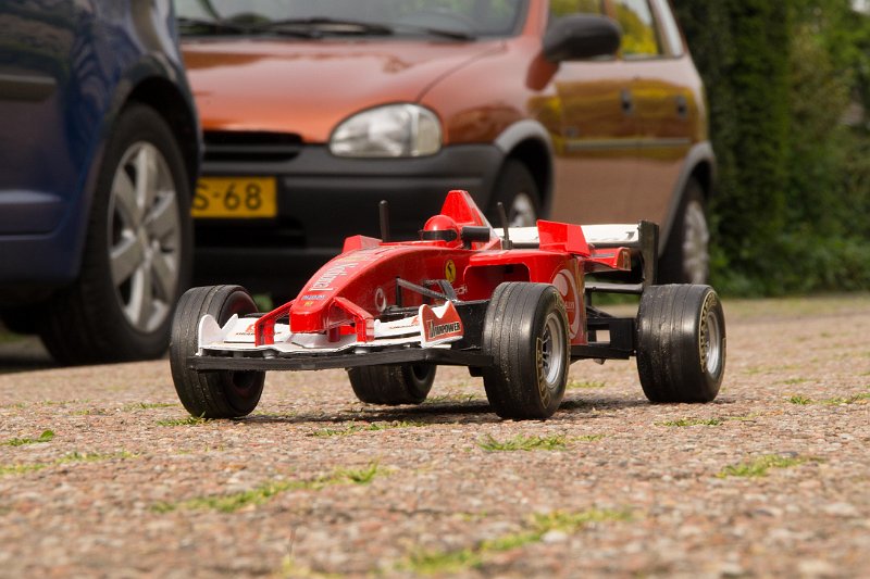 AD03.jpg - Weer goede belichting en scherpte. Leuk die onscherpe auto's op de achtergrond.