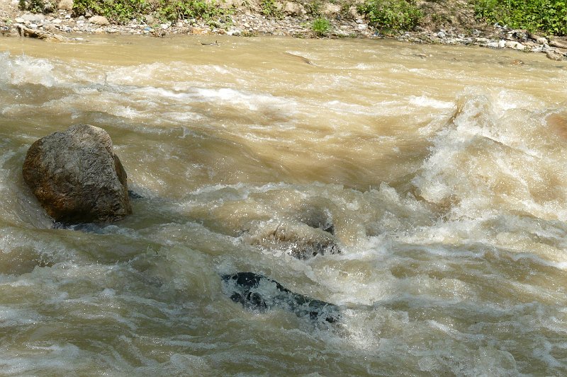 AG01.JPG - Dit is wilde stroming. Door de korte sluitertijd is het stromende water toch goed scherp.