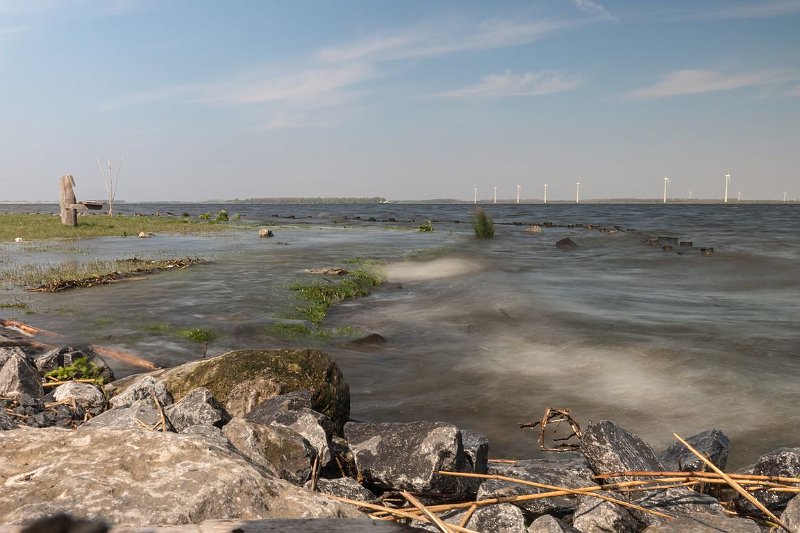 AJ01.JPG - Hier is door de juist langzame sluitertijd het stromende water onscherp geworden.