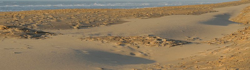 AT02.jpg - Deze uitsnede zorgt er voor dat er niet teveel zand, water of lucht in beeld komt. Goede belichting en het wat latere tijdstip wordt door de juiste witbalans ook goed in beeld gebracht.