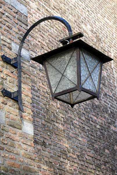 AE01.JPG - Lampen zijn er in allerlei varianten.           