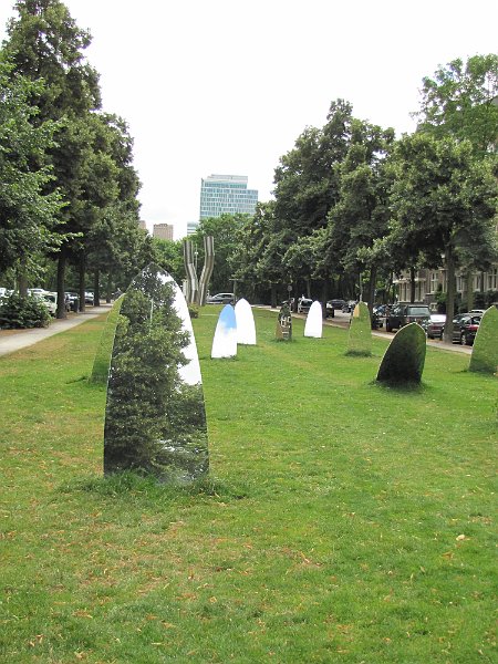 AB02.JPG - Mooi belicht en goede scherpte en kleur. Alleen stond de camera niet helemaal waterpas want het grote gebouw op de achtergrond speelt een beetje voor de toren van Pisa.