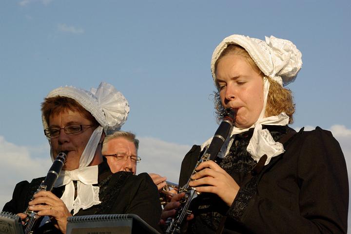 AO01.jpg - Mooie foto. Alleen jammer dat net het gezicht van de linker persoon zo in de schaduw zit.