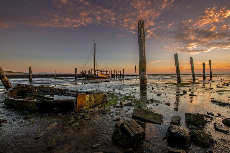 AA02.jpg - Ook weer een sterke compositie. Wat betreft de HDR is deze iets minder sterk, waardoor het ook wat minder overdreven overkomt in mijn ogen.