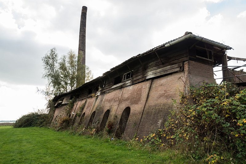 AL01.jpg - Ook zo'n oude steenfabriek heeft veel aantrekkelijke plekjes voor oud en vervallen. Goede compositie, scherpte en belichting.