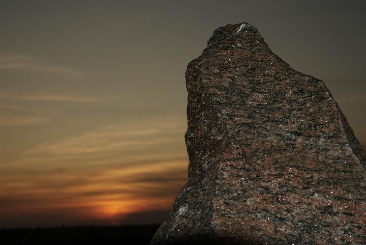 AQ03.jpg - Hele mooie dosering van flits en omgevingslicht. Zat de zonnekap er nog op, of zat er een vinger net in de weg van de flitser? (Zie de schaduwvlek aan de onderrand van het rotsblok)