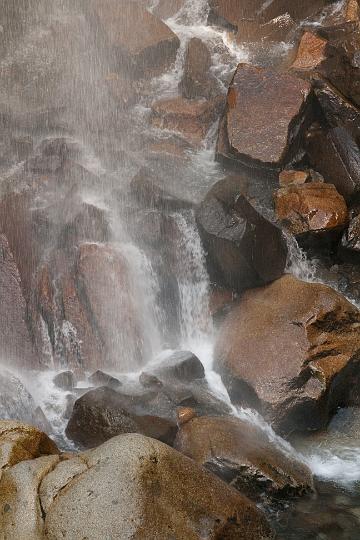 AU01.jpg - Je hoort het water bijna vallen. Jammer dat ook hier geen cameragegevens bij zitten.