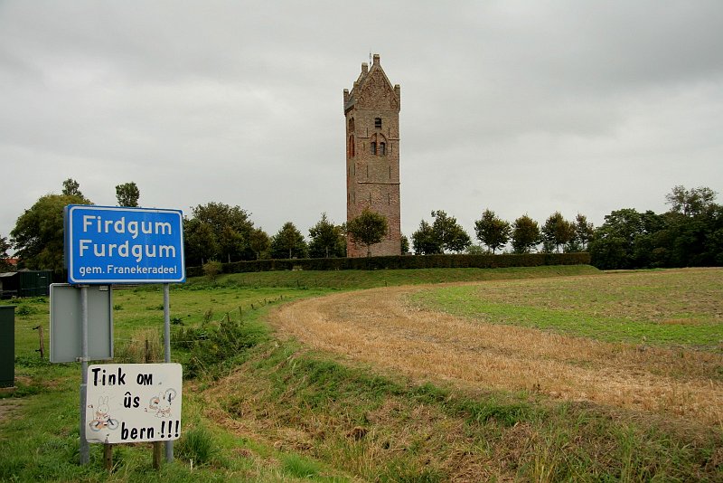 AI03.JPG - De borden zijn zeer duidelijk aanwezig. Maar ook het landschap komt op deze foto goed tot zijn recht. Belichting is ook goed.