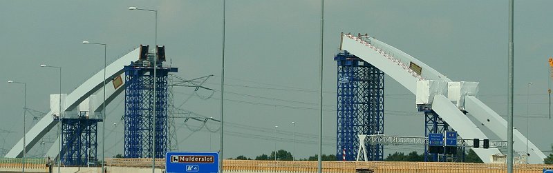 AN02.jpg - Flinke grote metalen objecten.
